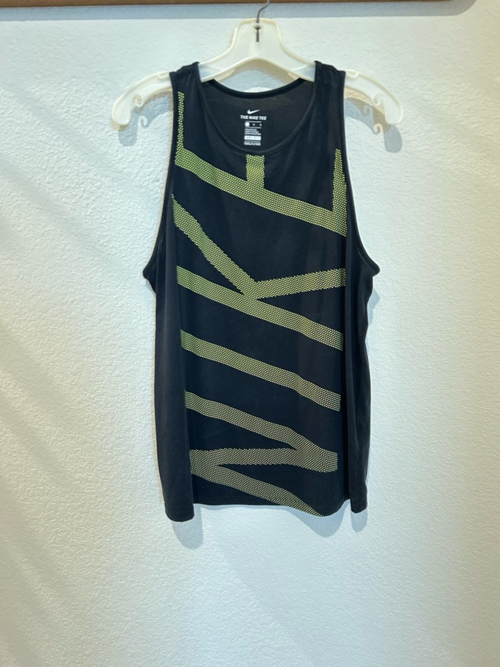 Nike Women’s Dry Fit Tank Top
Sz Large
Black with Green